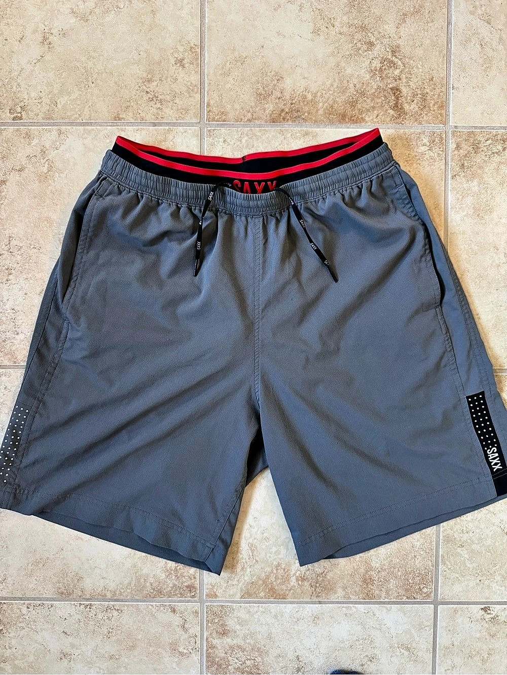 SAXX Kinetic Train 2N1 Short Athletic Shorts Gray & Black Medium